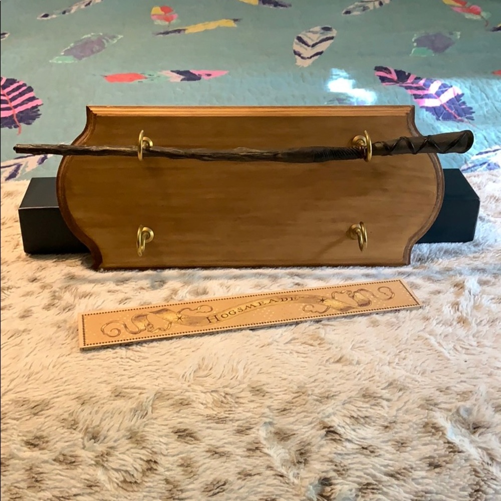 Wall Hanging Wand Rack - Picture 3 of 4